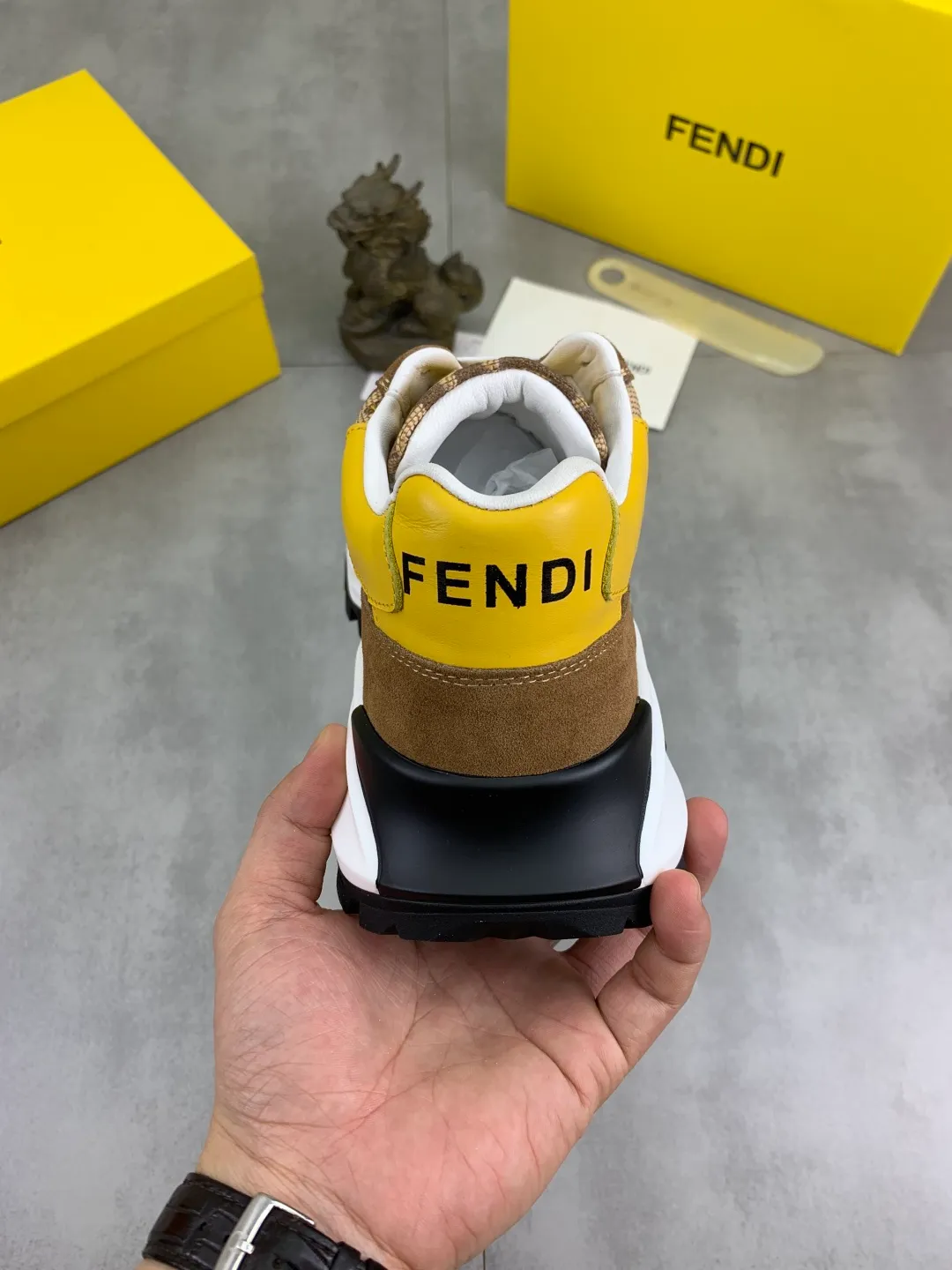 ​Men's shoes 💰P440 💰【New】Little monster 🆘 New FENDI 🕶️🕶️Simple routing effect, showing an elegant and cool driving shoe 🎬Using imported calfskin + first-layer pigskin lining🐂Excellent material🎬Detailed workmanship 🤗Comfortable foot feel➰➰. ​Pair it with any outfit to show your taste and temperament, low-key luxury ♻️Design ​simple and elegant ​noble and fashionable 🍃​Very loved and favored by trendy men 💓❤️Size: 38-44 (45 customized) 3️⃣ colors available